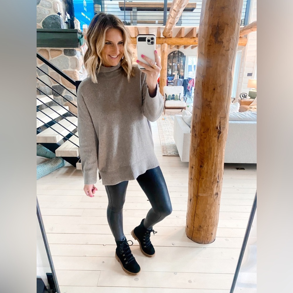 Soft Abercrombie sweater XXS